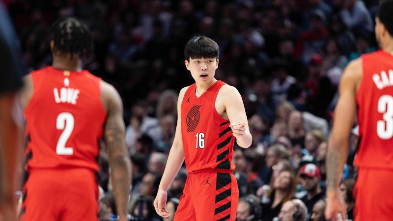 萨里：建议把VAR设备放的离替补席远一点，裁判需要冷静判断（萨里建议将VAR设备远离替补席，裁判需在冷静环境中判罚）