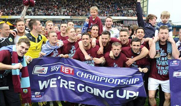 皇马盯上拜仁铁卫！2000万年薪要价令人惊喜，白衣军团再现零元购（皇马盯上拜仁铁卫：2000万年薪要价惊喜，白衣军团或再现自由转会神操作）