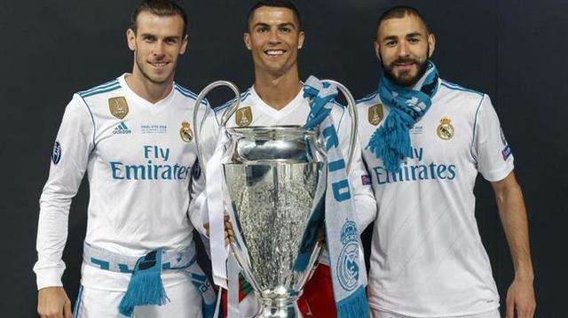 上海海港实现三连冠，申花亚军，梅州客队降级，亚冠表现不佳，山东泰山机会最大。（上海海港豪取三连冠，申花屈居亚军，梅州客队降级；亚冠低迷，山东泰山最有希望）