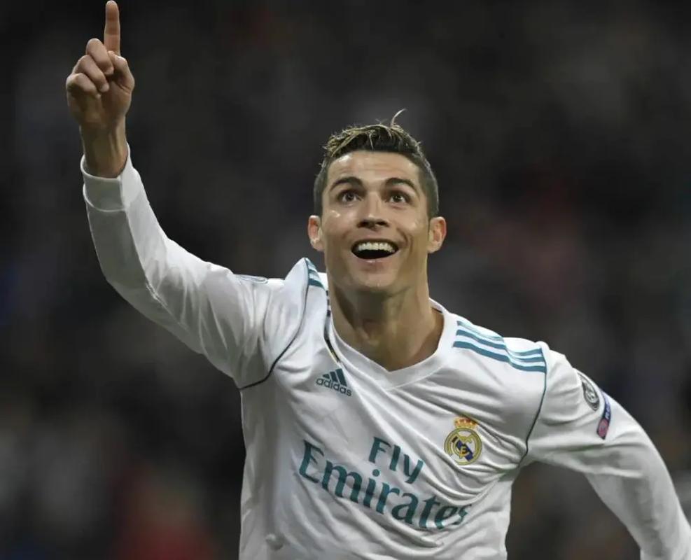 中甲战报：莱昂纳多传射，重庆铜梁龙2-0嘉定汇龙升入中超（中甲：莱昂纳多传射建功，重庆铜梁龙2-0嘉定汇龙锁定中超席位）