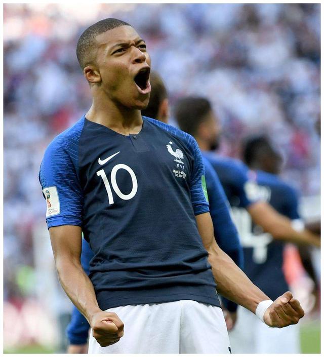 主裁谈拜仁点球：塔的手扩大了接触面积；凯恩的肘碰到了对方（主裁解析拜仁点球判罚：塔手部扩大防守面积，凯恩肘部与对手有接触）