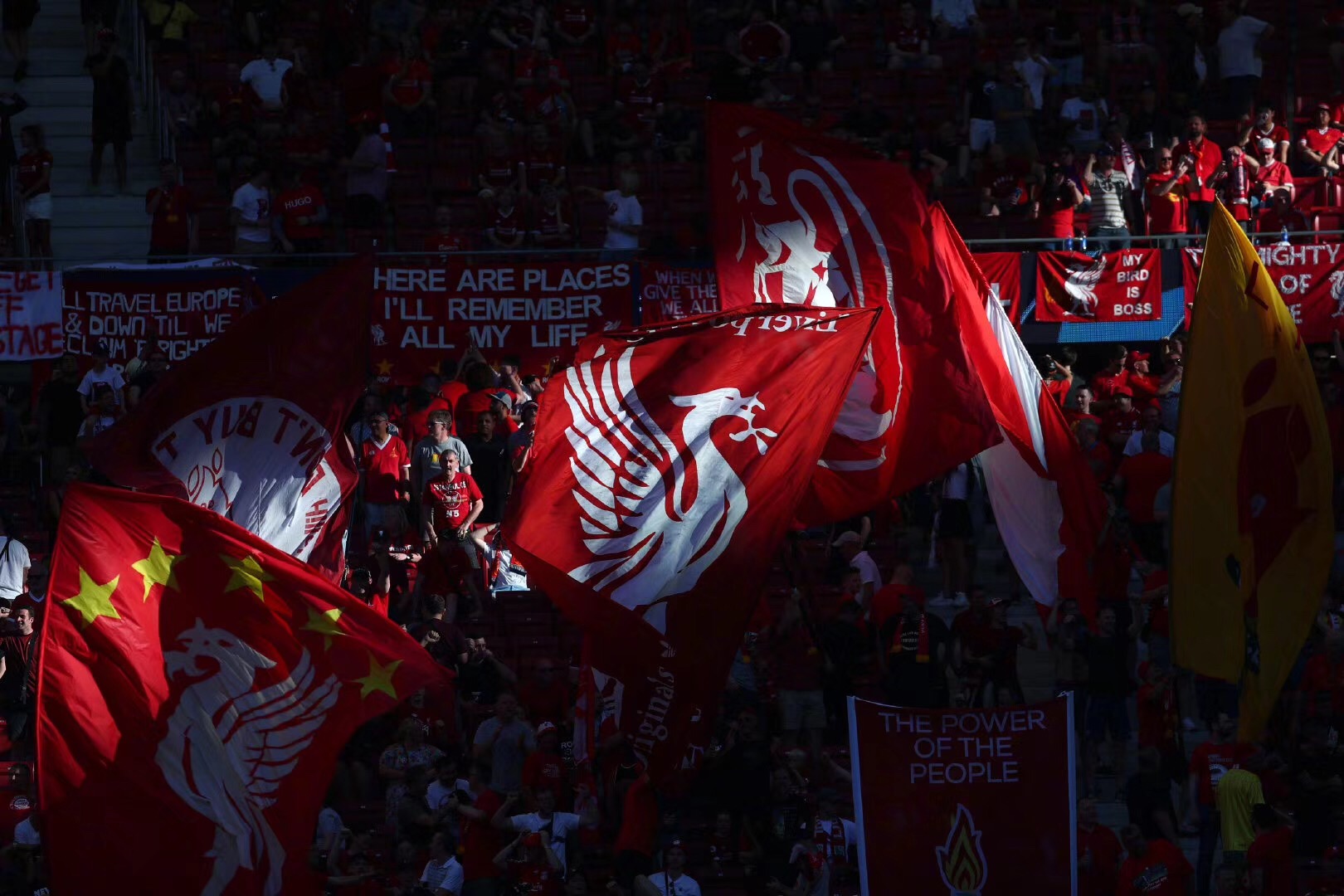 图赫尔考虑世界杯高温让替补球员留更衣室（担忧世界杯高温，图赫尔让替补留在更衣室）