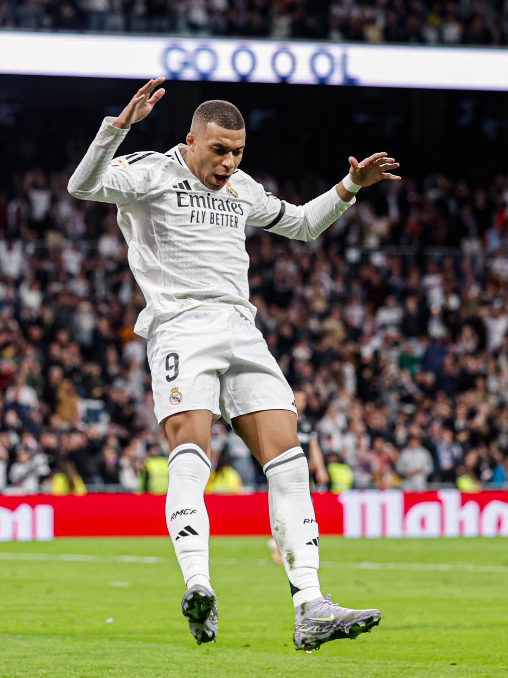 官方：本轮港超联赛延期进行，中国香港各代表队将臂缠黑纱出战（官方宣布：港超本轮顺延举行，中国香港各代表队臂缠黑纱参赛）