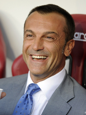 德罗赞次节6中5轰10分，带领国王反超火箭（德罗赞次节6投5中砍10分，率国王完成对火箭的反超）