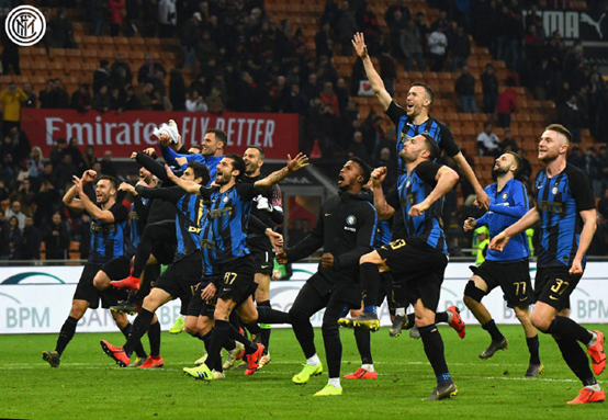 就爱打步行者！恩比德半场10中6拿19分，生涯30.6分（步行者苦主！恩比德半场10投6中砍19分，生涯场均30.6分）