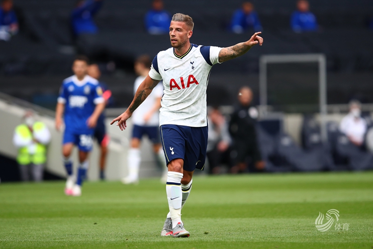 意甲争冠三强逐渐拉开差距（意甲争冠三强差距逐步扩大）