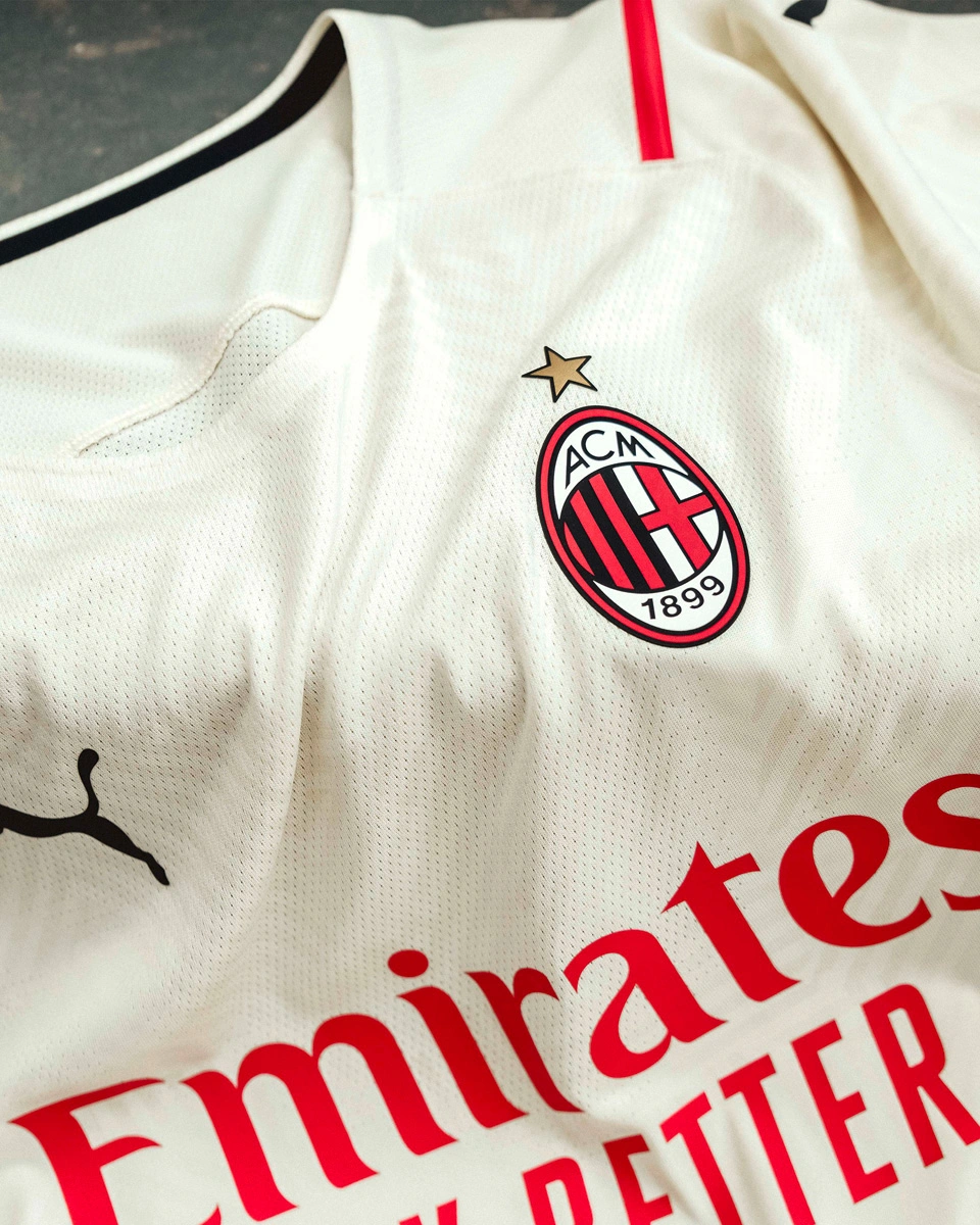 邵佳一会把青岛西海岸的这套5-4-1阵型自由切换...（邵佳一将打造青岛西海岸可自由切换的5-4-1体系）