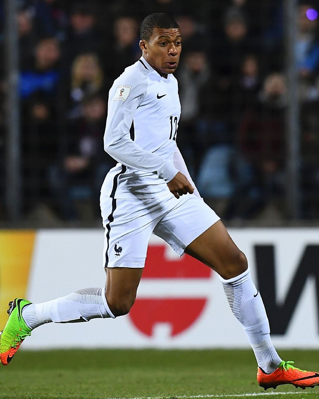 世体：维尼修斯的续约取得了进展，他愿意降低最初要求的方案（世体：维尼修斯续约取得进展，愿下调原先条件）